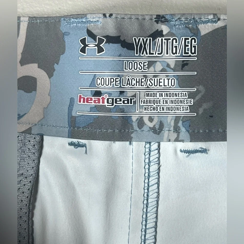 NWT Under Armour Youth Boys XL (32W) Heatgear Storm Digital Camo Cargo Shorts